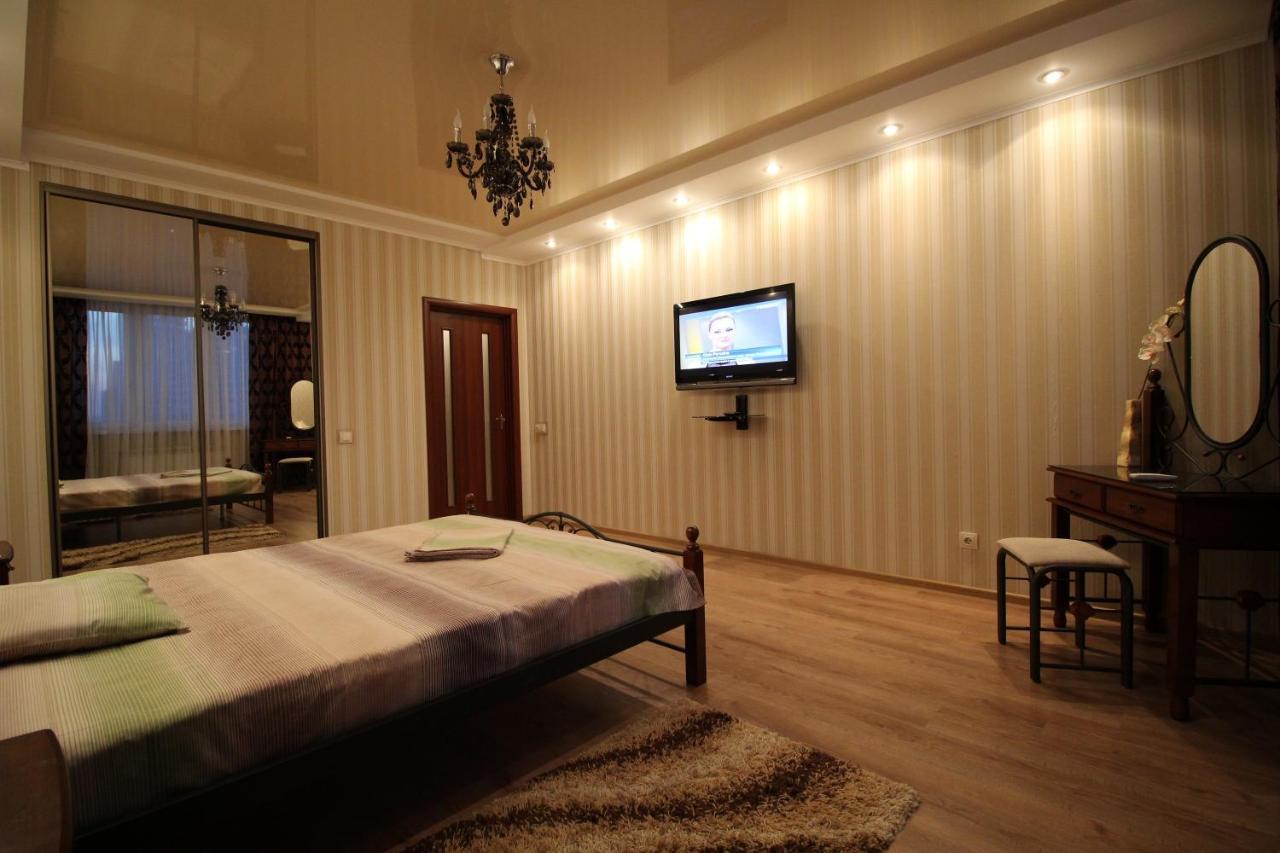 Panoramic View Lux Apartment On Metro Osokorky Kiev Exterior photo